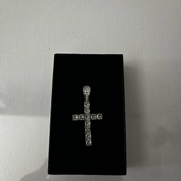 BRAND NEW SILVER DIAMOND CROSS PENDANT‼️ - Picture 6 of 13